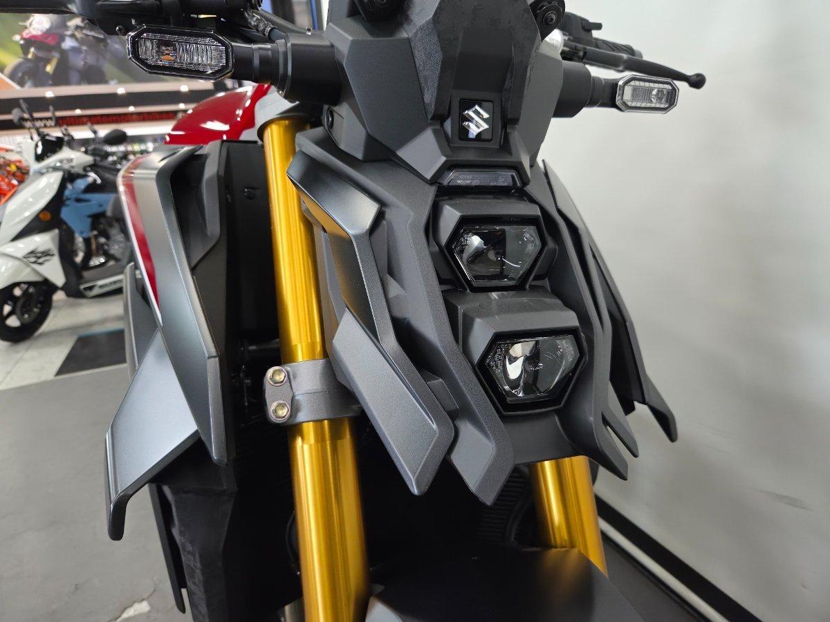 2026 SUZUKI GSX-S1000 ROAD