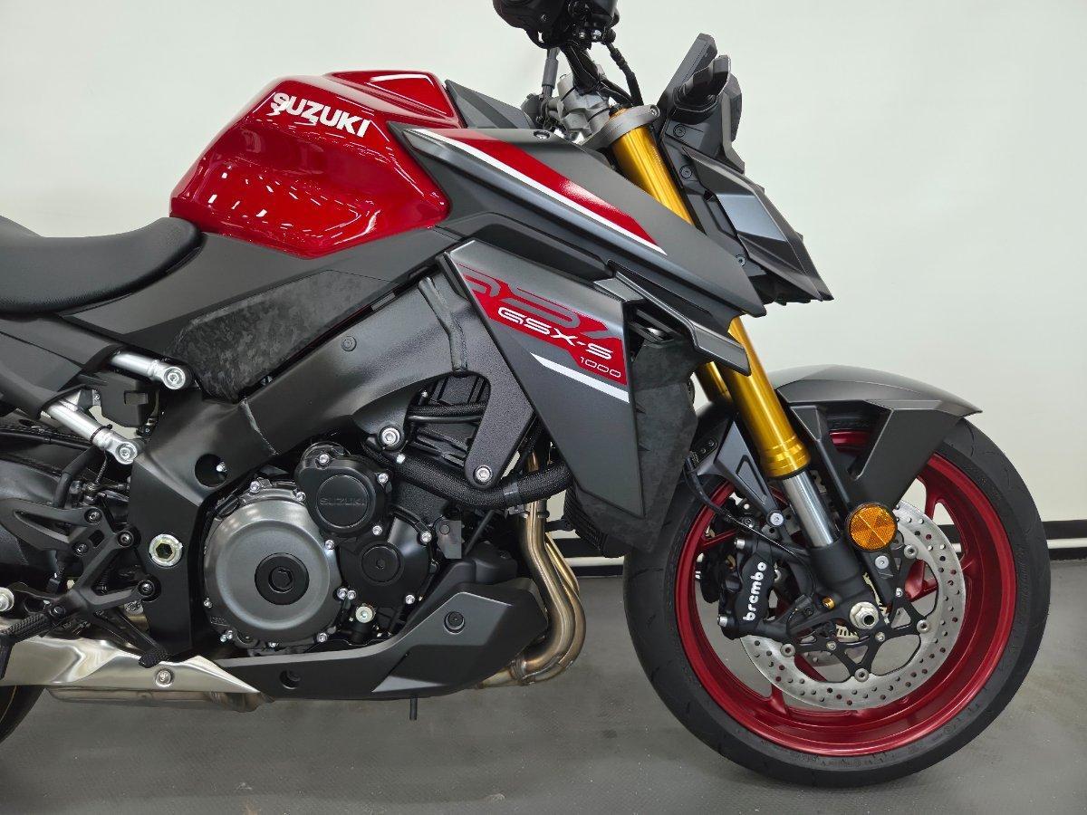 2026 SUZUKI GSX-S1000 ROAD