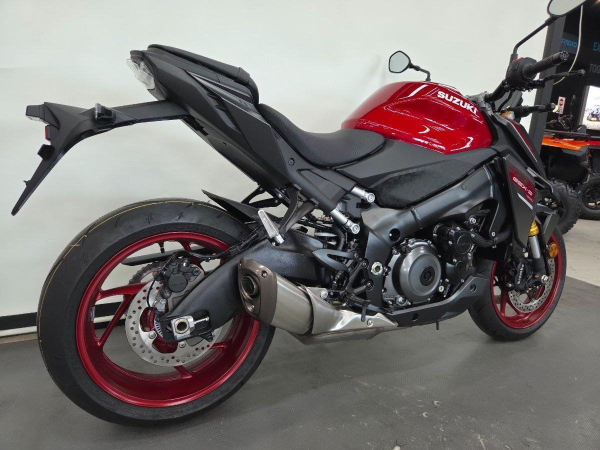 2026 SUZUKI GSX-S1000 ROAD