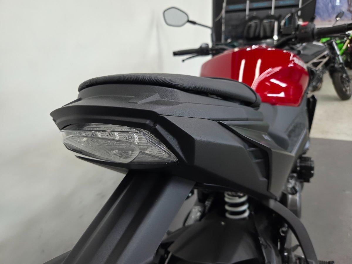 2026 SUZUKI GSX-S1000 ROAD