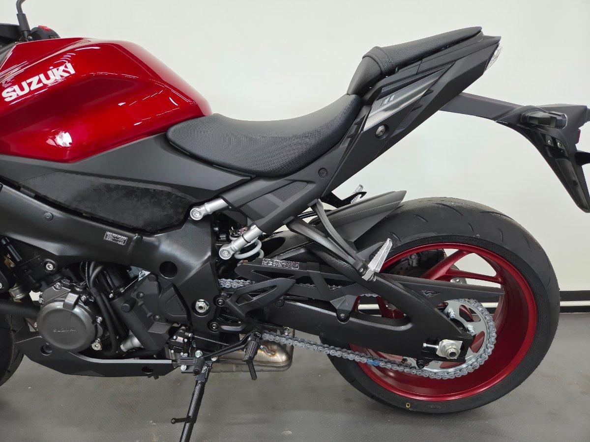 2026 SUZUKI GSX-S1000 ROAD