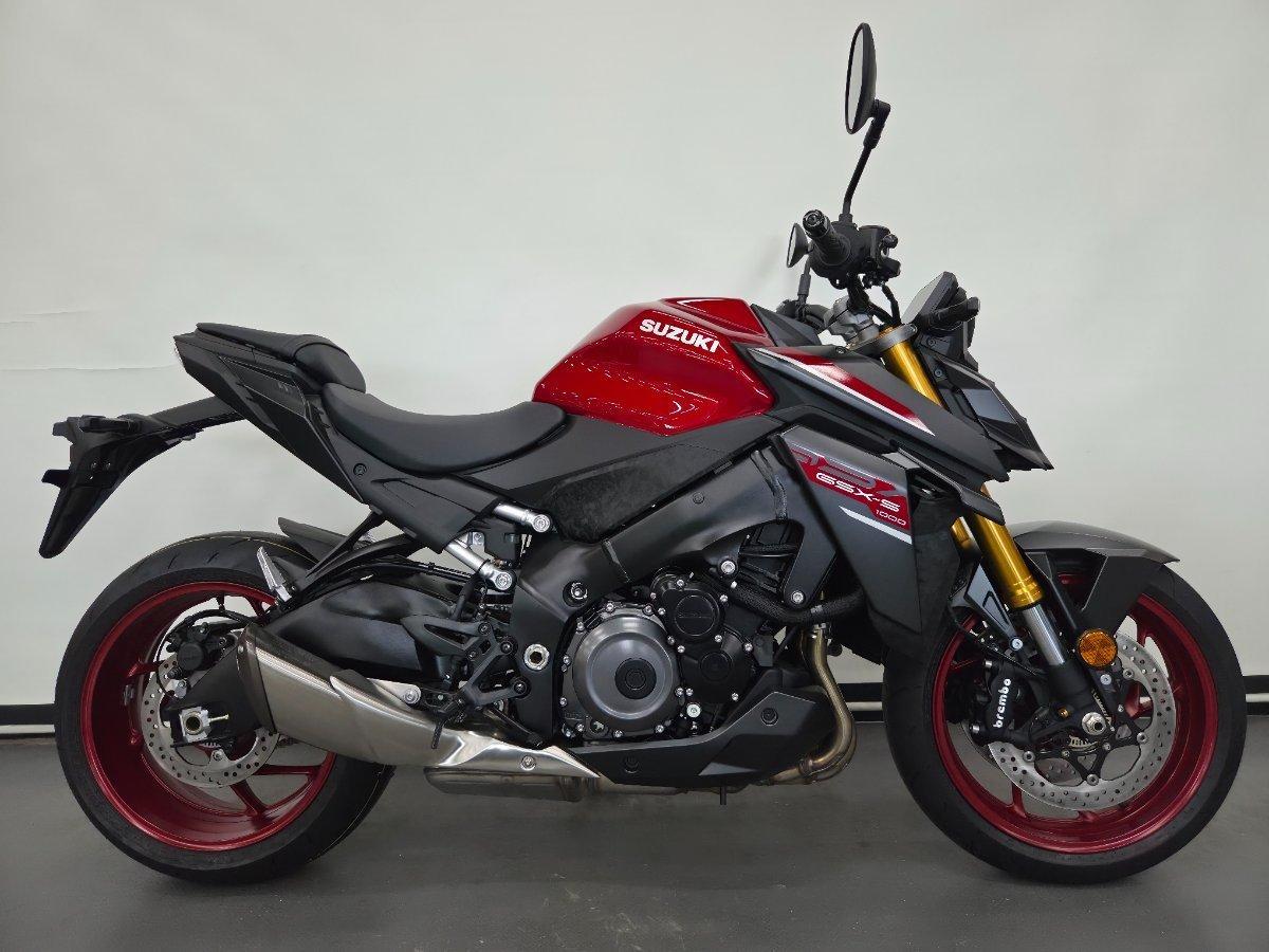 2026 SUZUKI GSX-S1000 ROAD