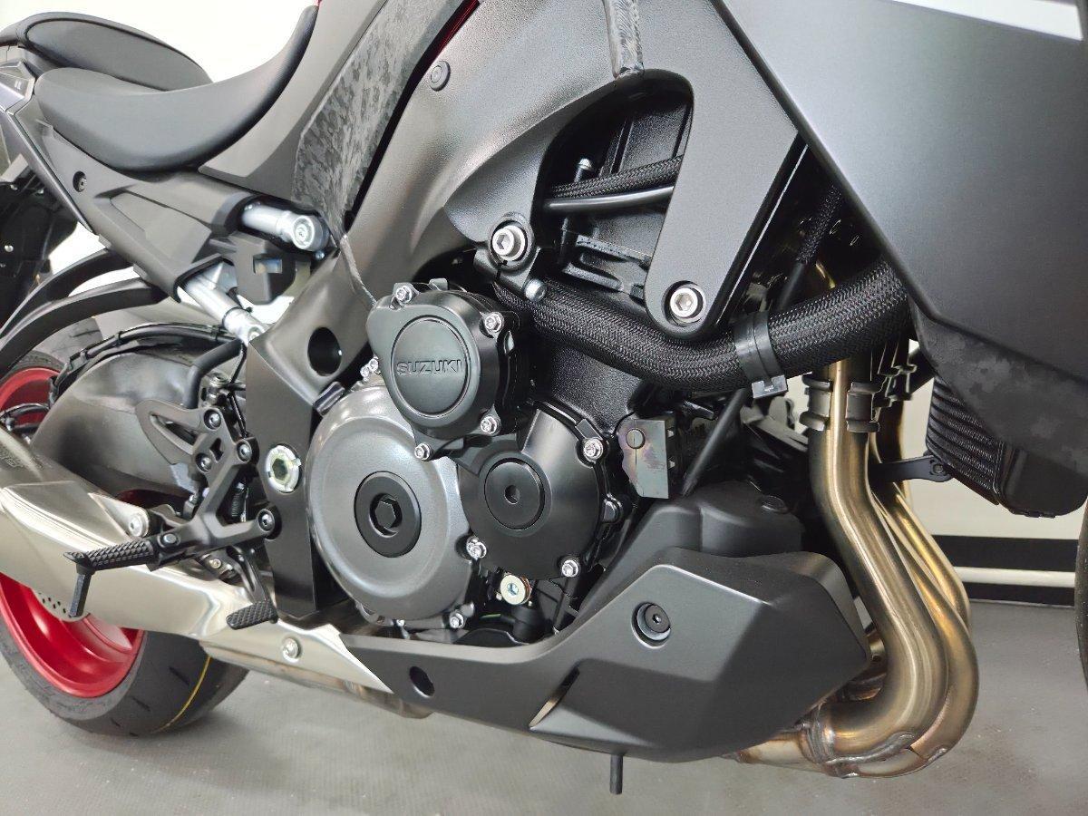 2026 SUZUKI GSX-S1000 ROAD