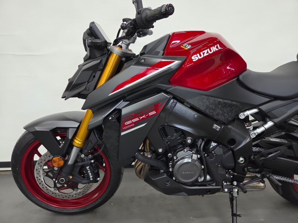 2026 SUZUKI GSX-S1000 ROAD