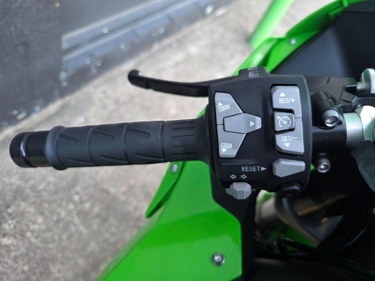 2025 KAWASAKI NINJA ZX-10R SPORTS
