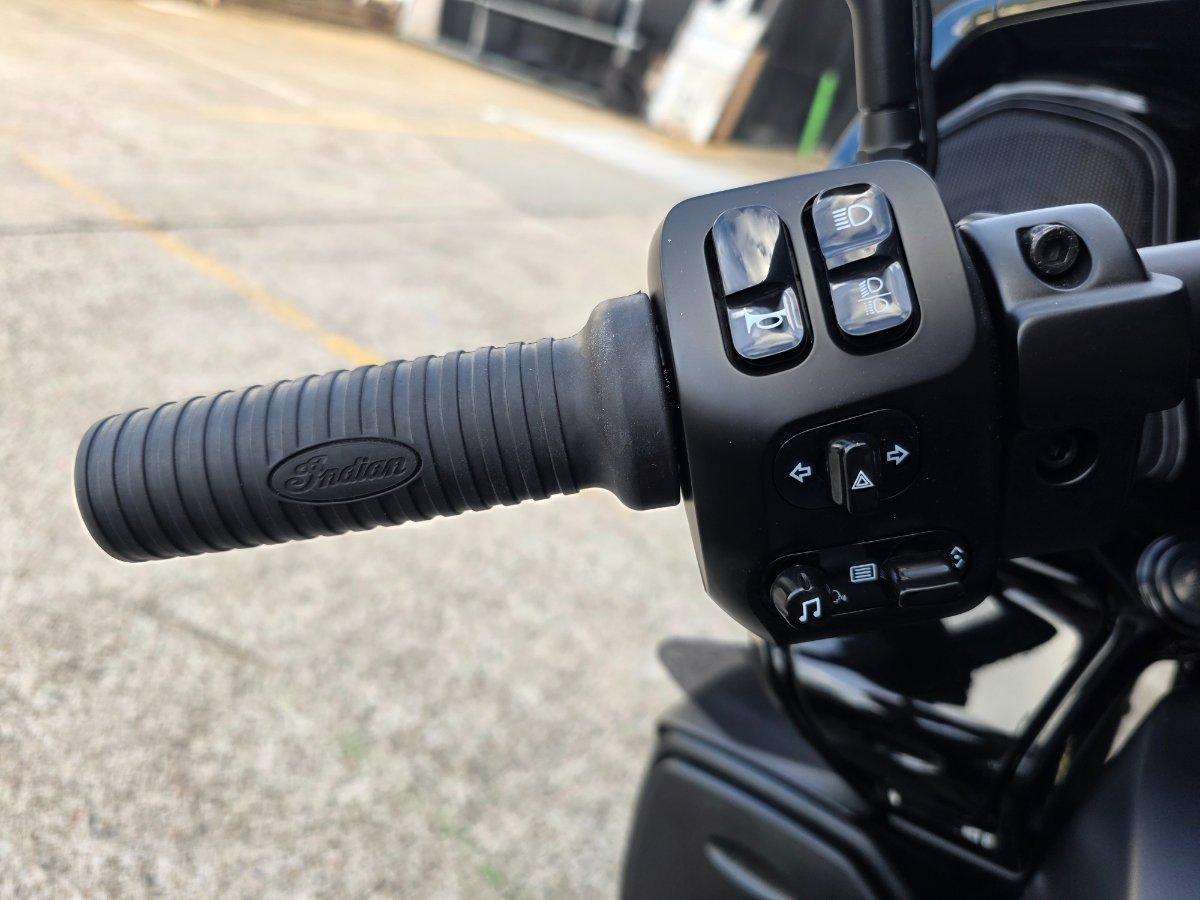2025 INDIAN PURSUIT DARK HORSE ROAD