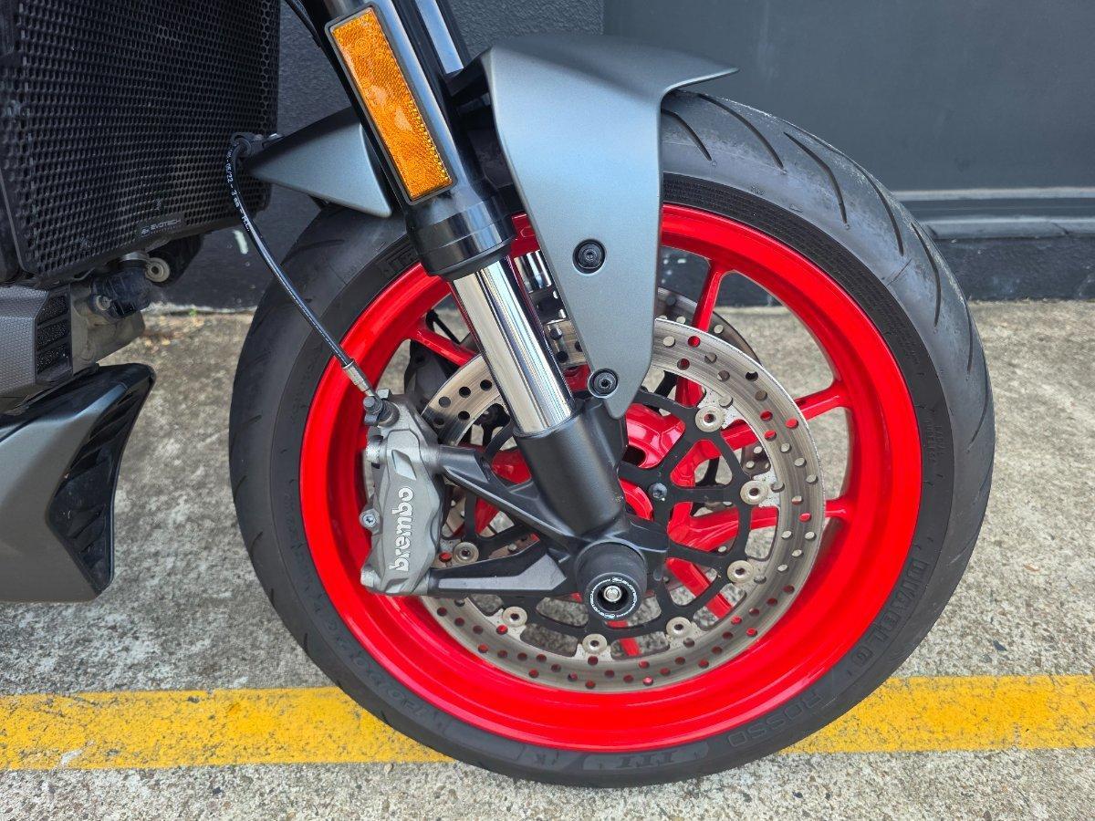 2023 DUCATI MONSTER ROAD