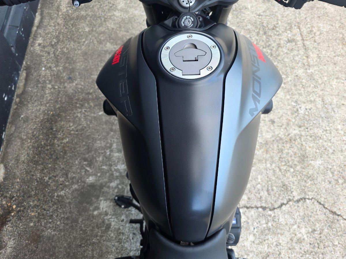 2023 DUCATI MONSTER ROAD