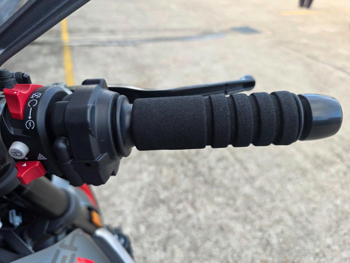 2023 DUCATI MONSTER ROAD