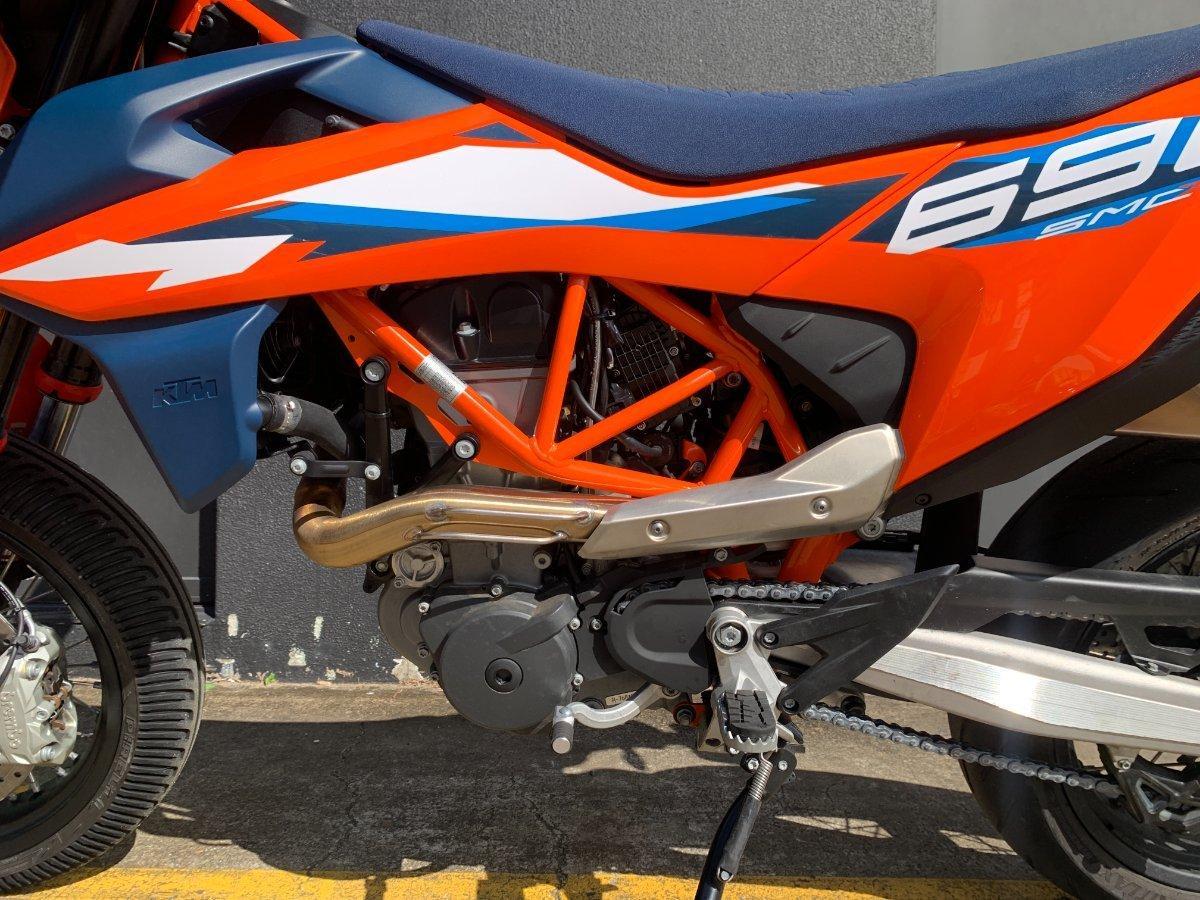 2024 KTM 690 SMC R SUPERMOTARD