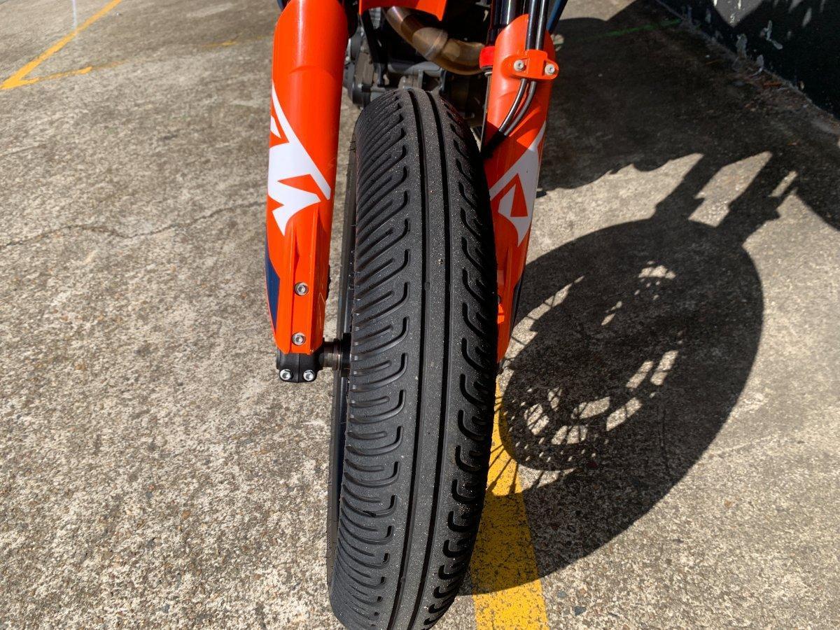 2024 KTM 690 SMC R SUPERMOTARD