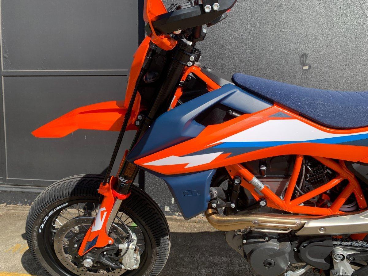 2024 KTM 690 SMC R SUPERMOTARD