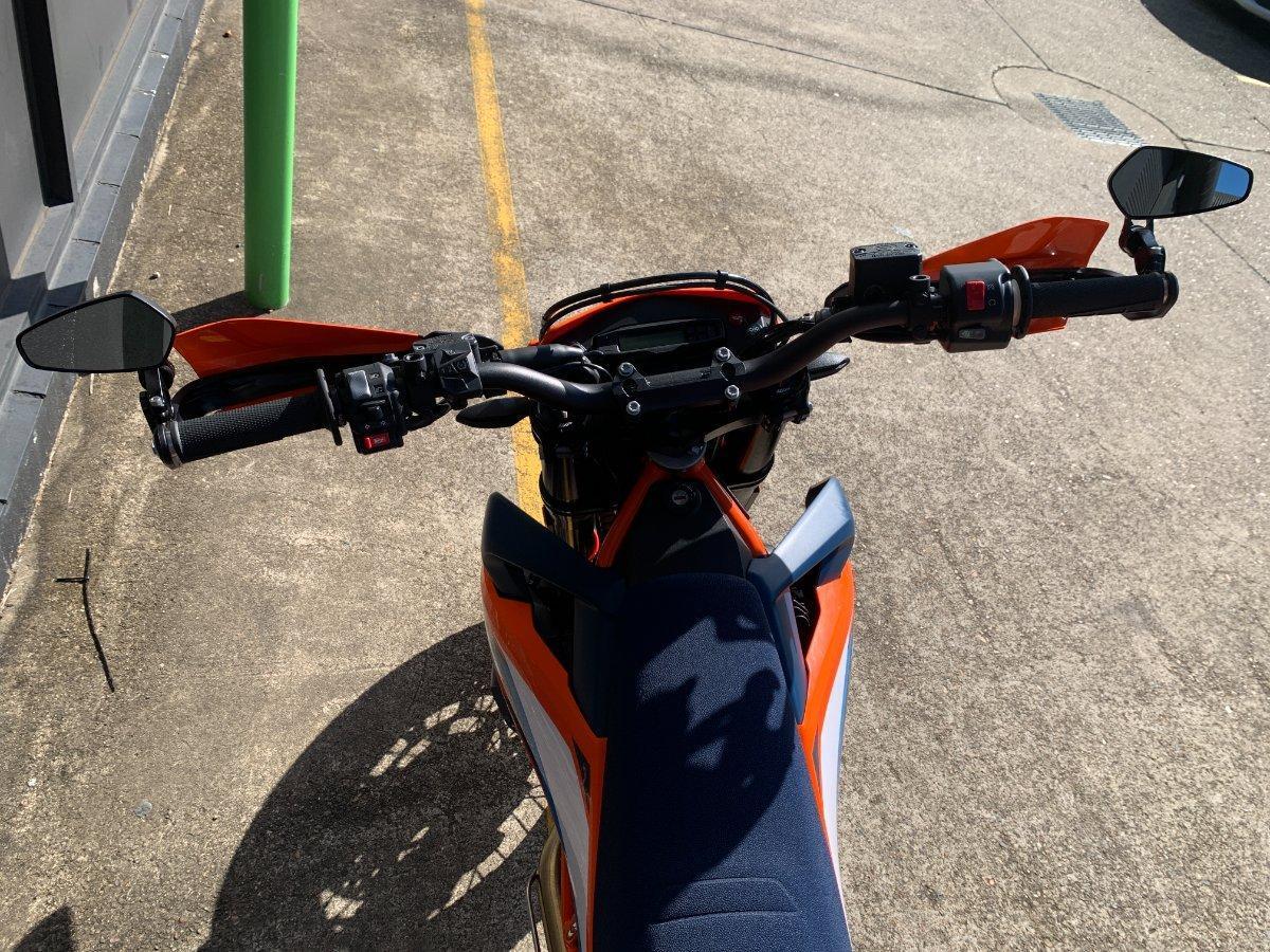 2024 KTM 690 SMC R SUPERMOTARD