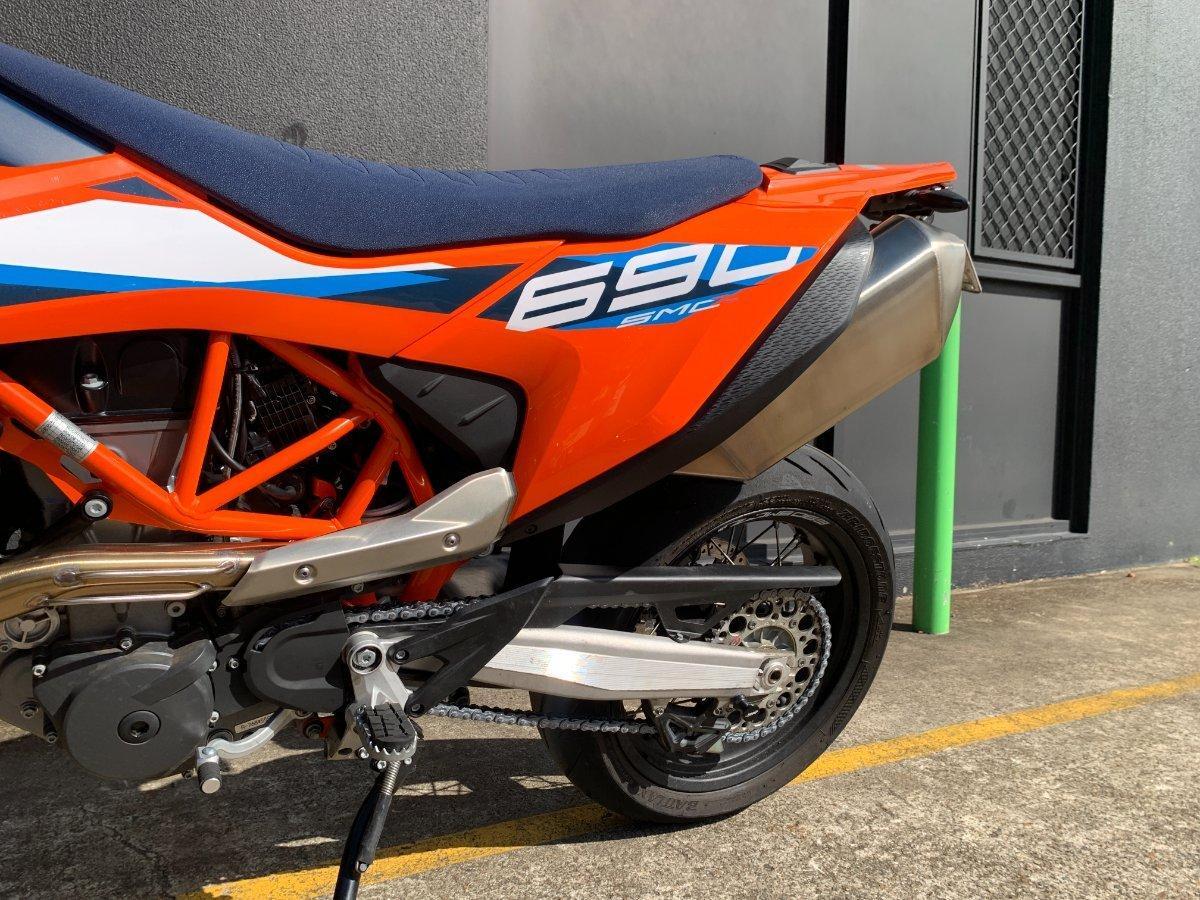 2024 KTM 690 SMC R SUPERMOTARD