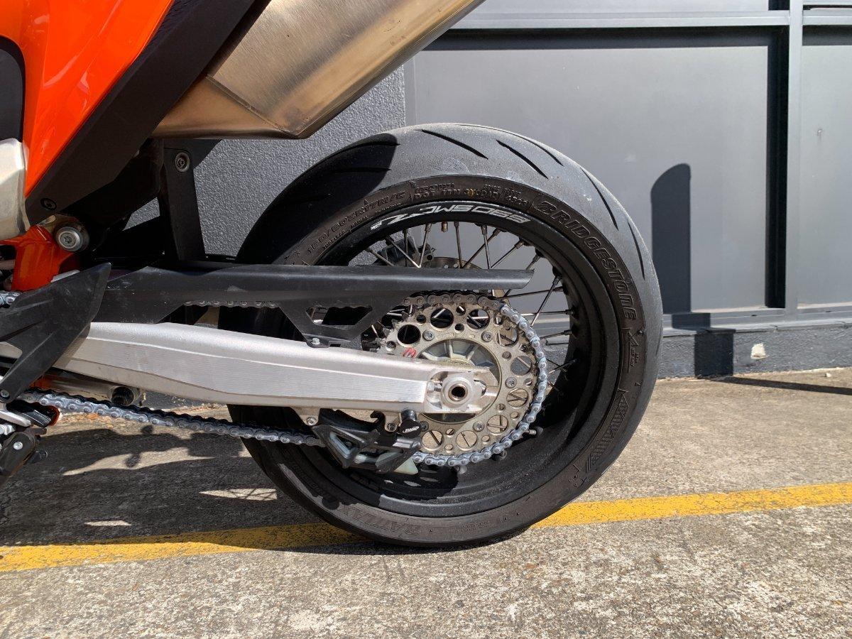 2024 KTM 690 SMC R SUPERMOTARD