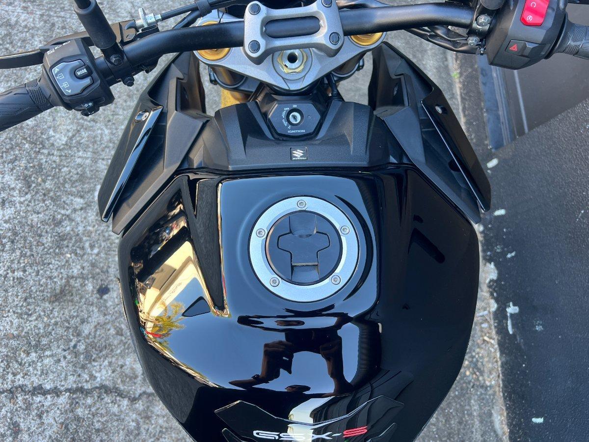 2023 SUZUKI GSX-S1000 ROAD