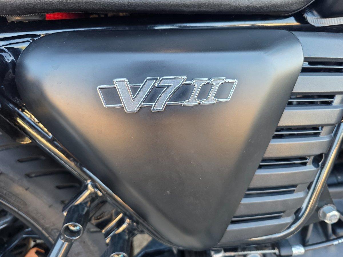 2015 MOTO GUZZI V7 II STONE ROAD