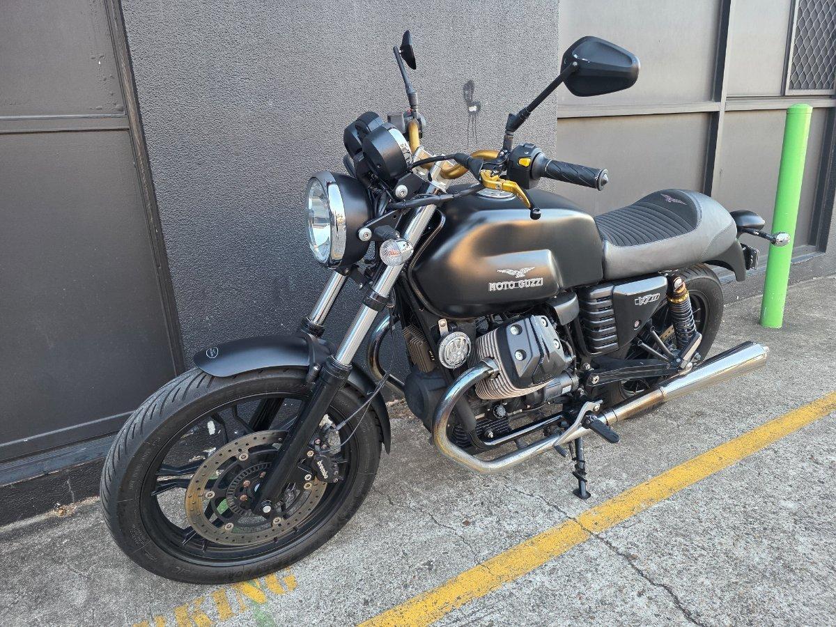 2015 MOTO GUZZI V7 II STONE ROAD