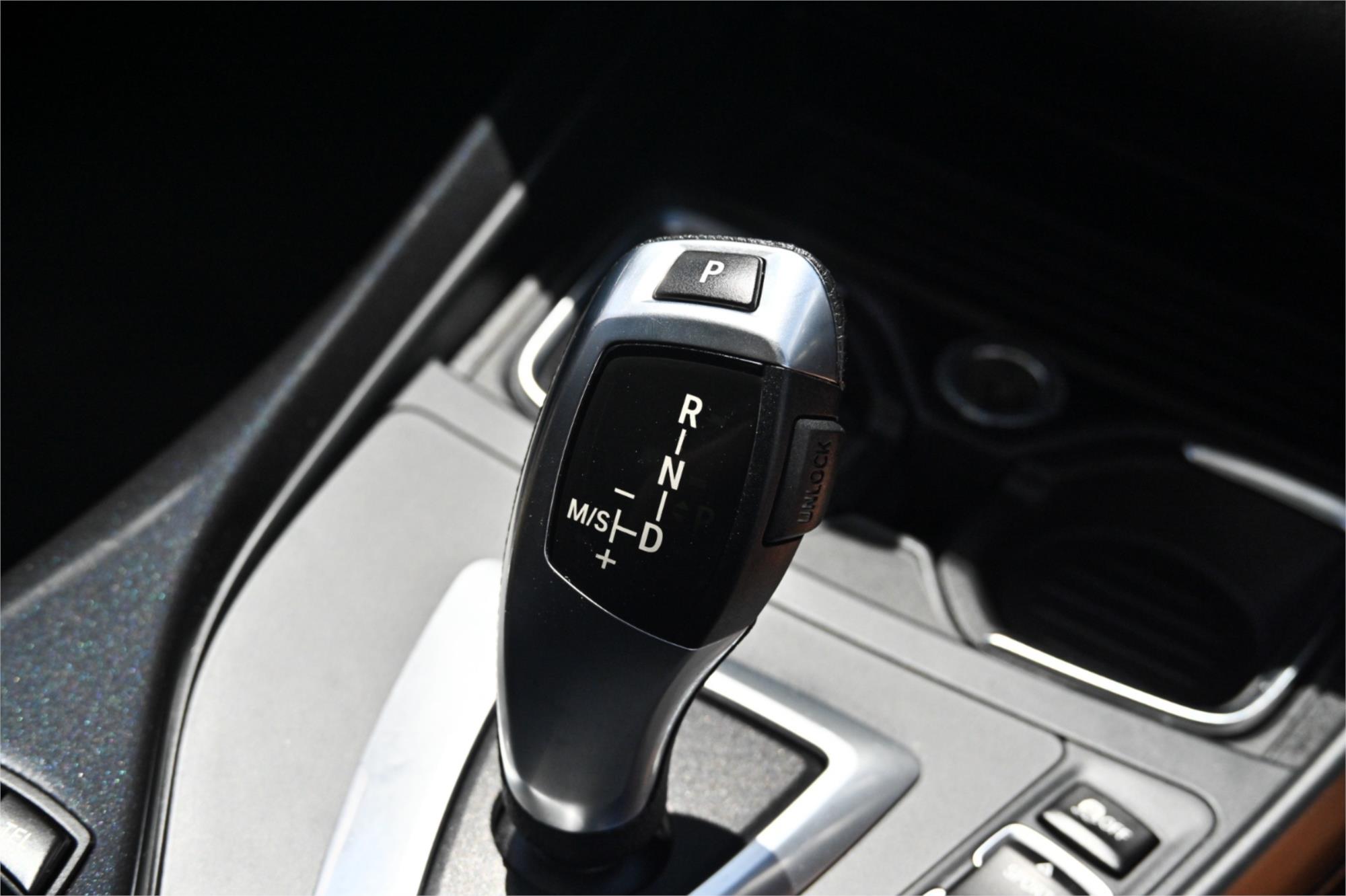 2013 BMW 1 F20 MY13 18i 8 SP AUTOMATIC 5D HATCHBACK