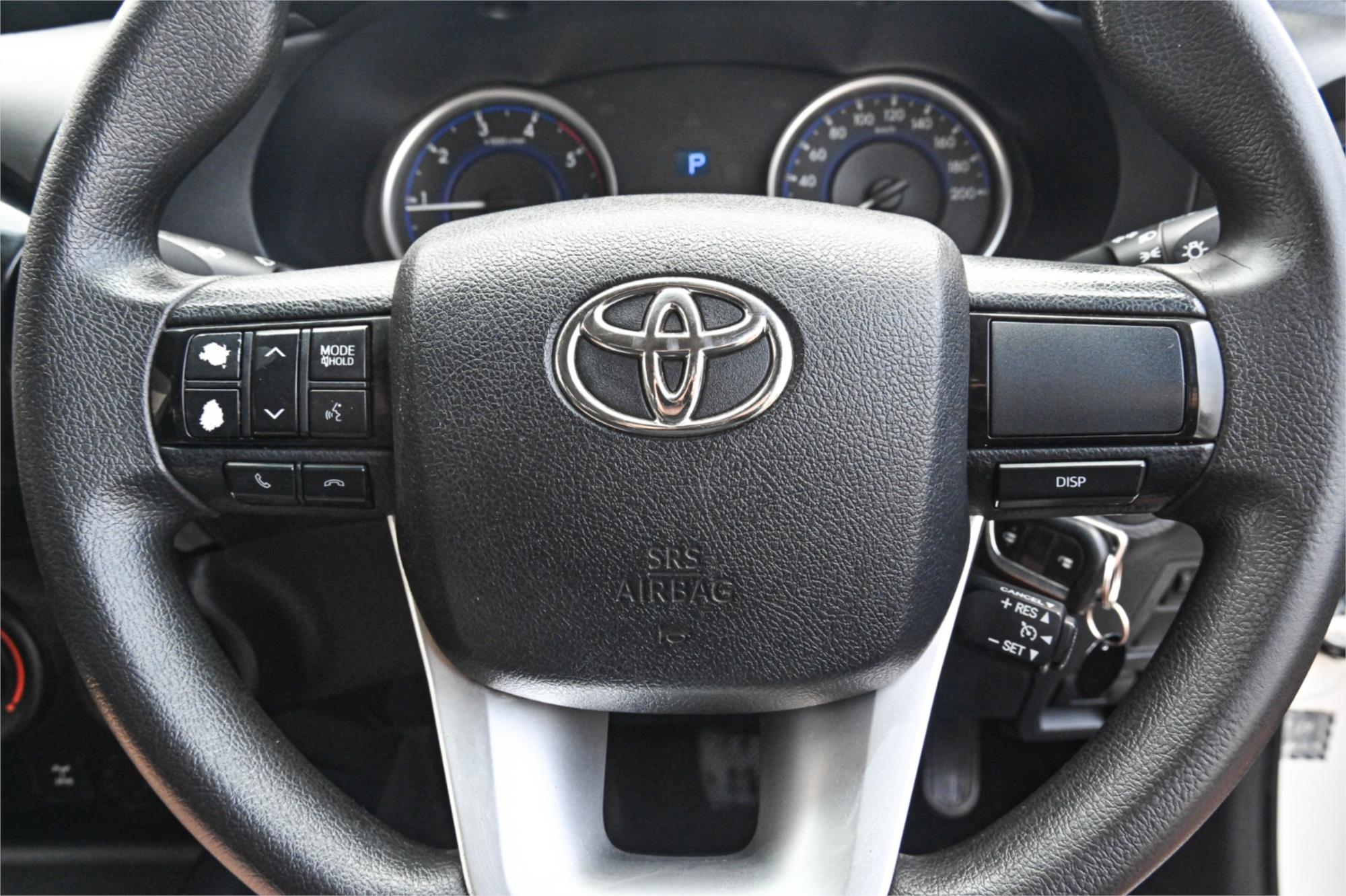 2015 TOYOTA HILUX GUN126R SR (4x4) 6 SP AUTOMATIC DUAL C/CHAS