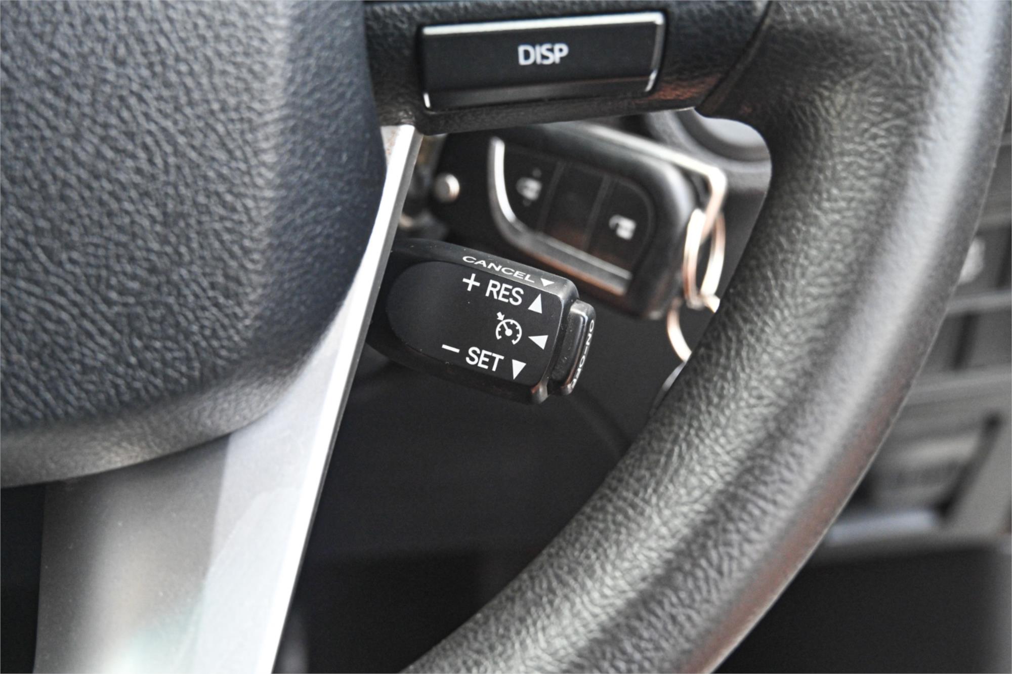 2015 TOYOTA HILUX GUN126R SR (4x4) 6 SP AUTOMATIC DUAL C/CHAS