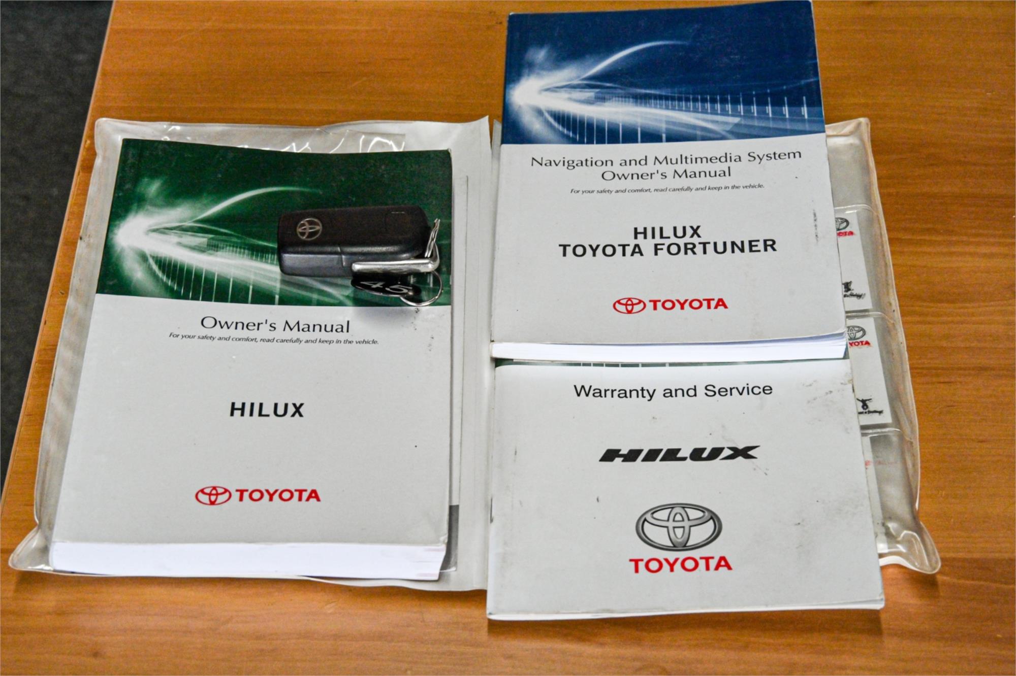 2015 TOYOTA HILUX GUN126R SR (4x4) 6 SP AUTOMATIC DUAL C/CHAS