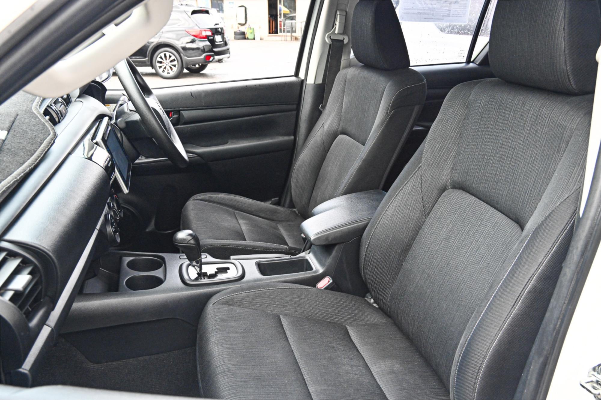 2015 TOYOTA HILUX GUN126R SR (4x4) 6 SP AUTOMATIC DUAL C/CHAS