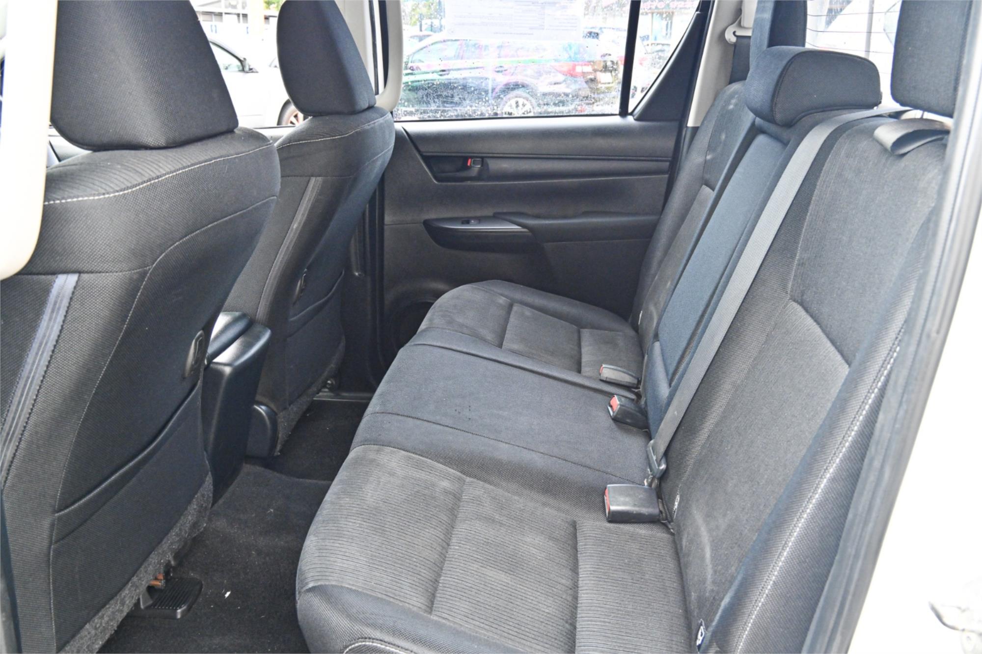 2015 TOYOTA HILUX GUN126R SR (4x4) 6 SP AUTOMATIC DUAL C/CHAS