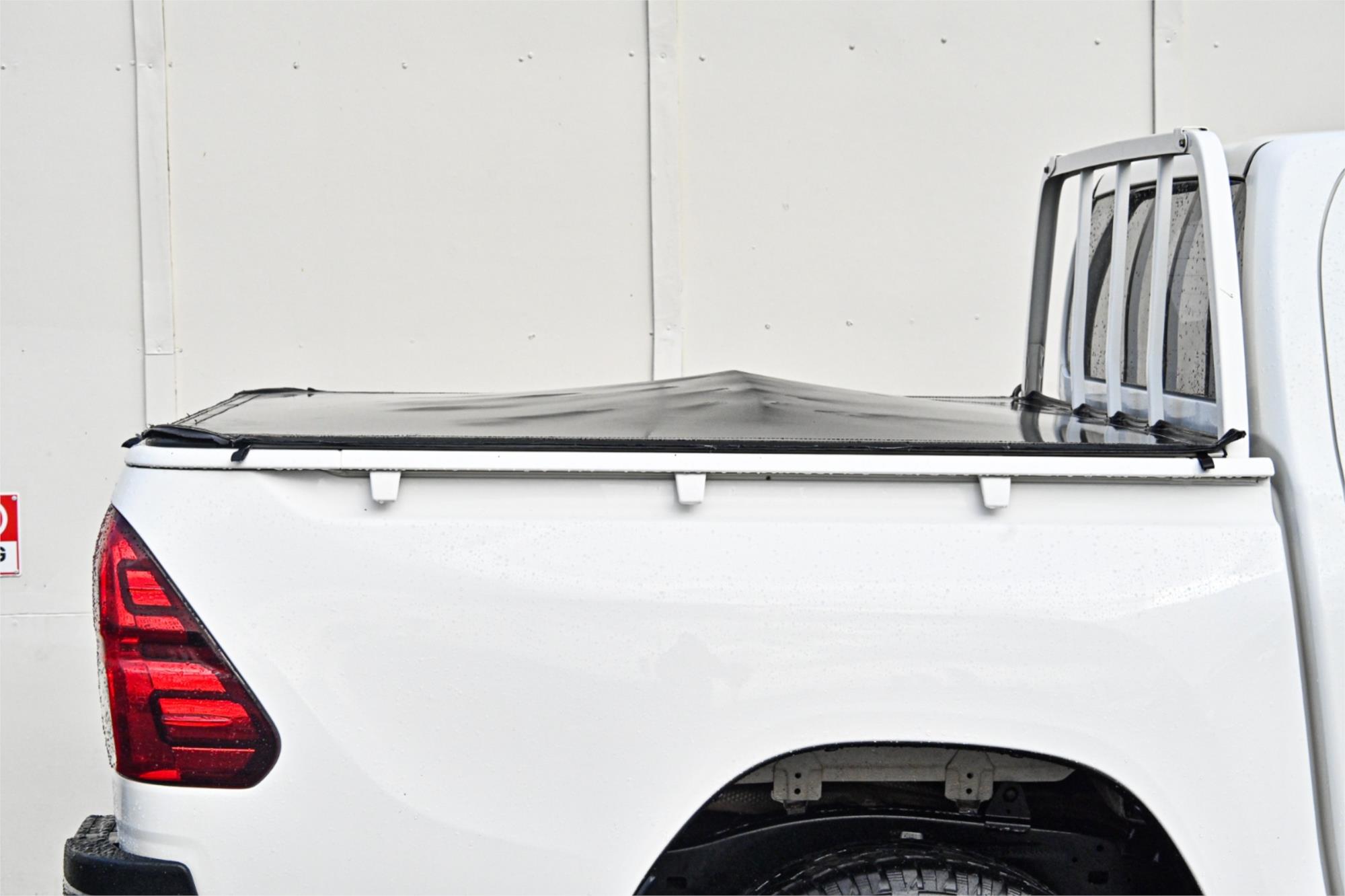 2015 TOYOTA HILUX GUN126R SR (4x4) 6 SP AUTOMATIC DUAL C/CHAS