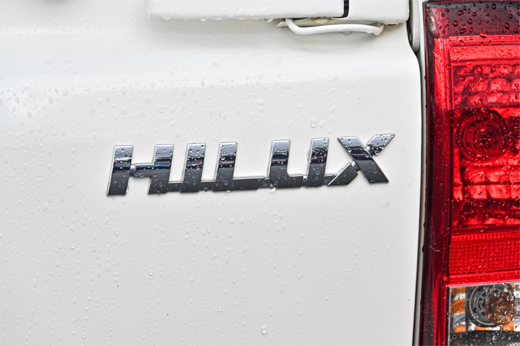 2015 TOYOTA HILUX GUN126R SR (4x4) 6 SP AUTOMATIC DUAL C/CHAS