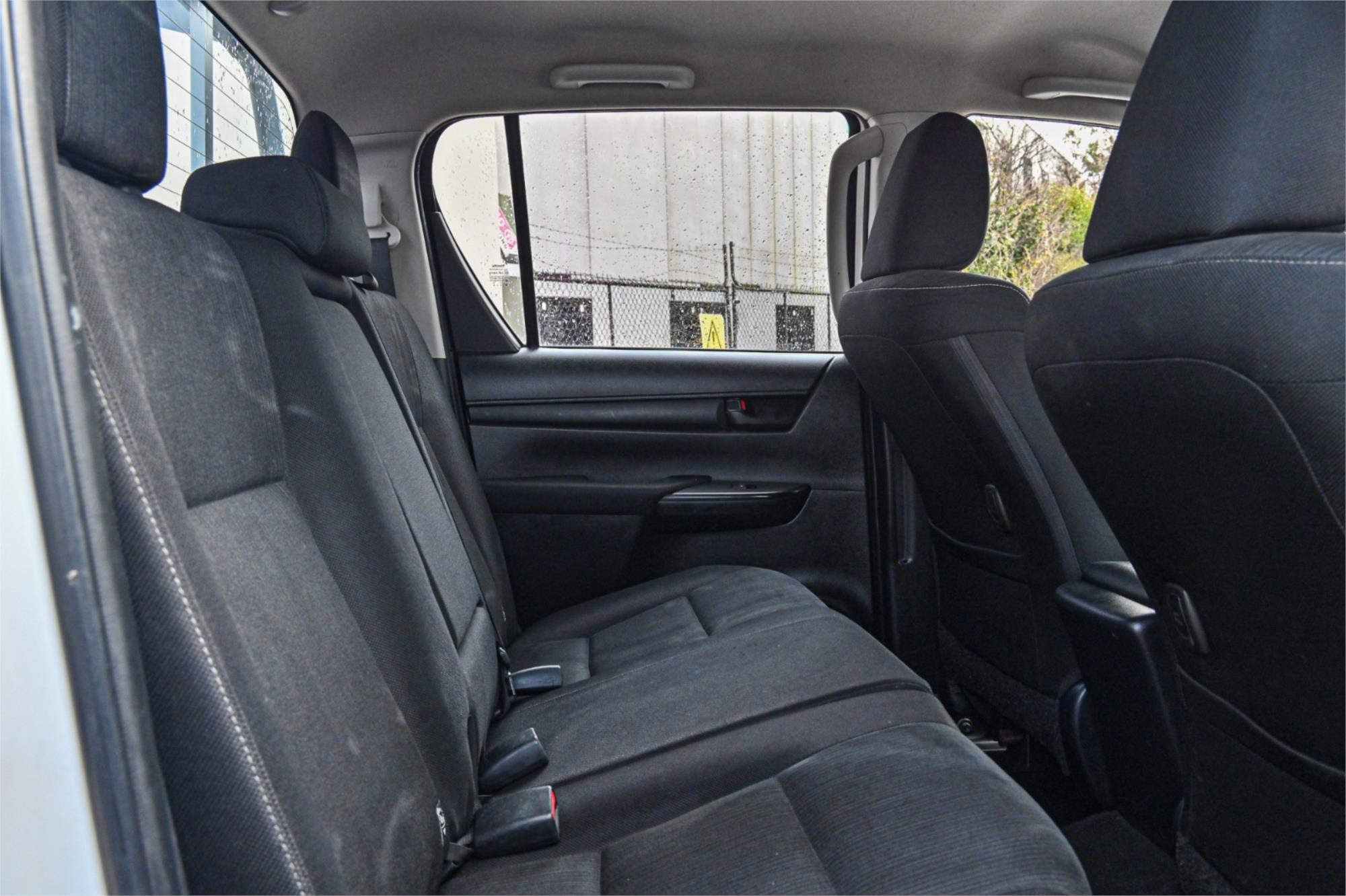 2015 TOYOTA HILUX GUN126R SR (4x4) 6 SP AUTOMATIC DUAL C/CHAS