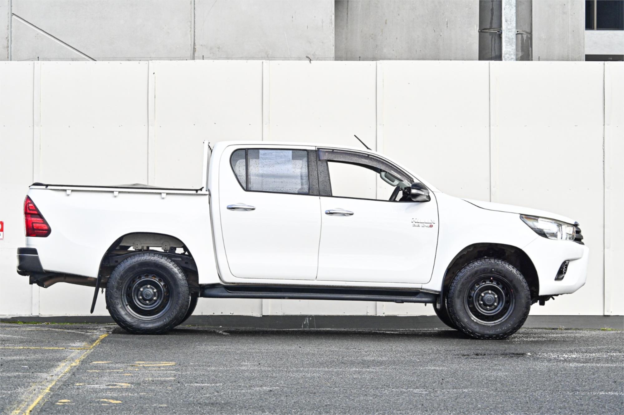 2015 TOYOTA HILUX GUN126R SR (4x4) 6 SP AUTOMATIC DUAL C/CHAS