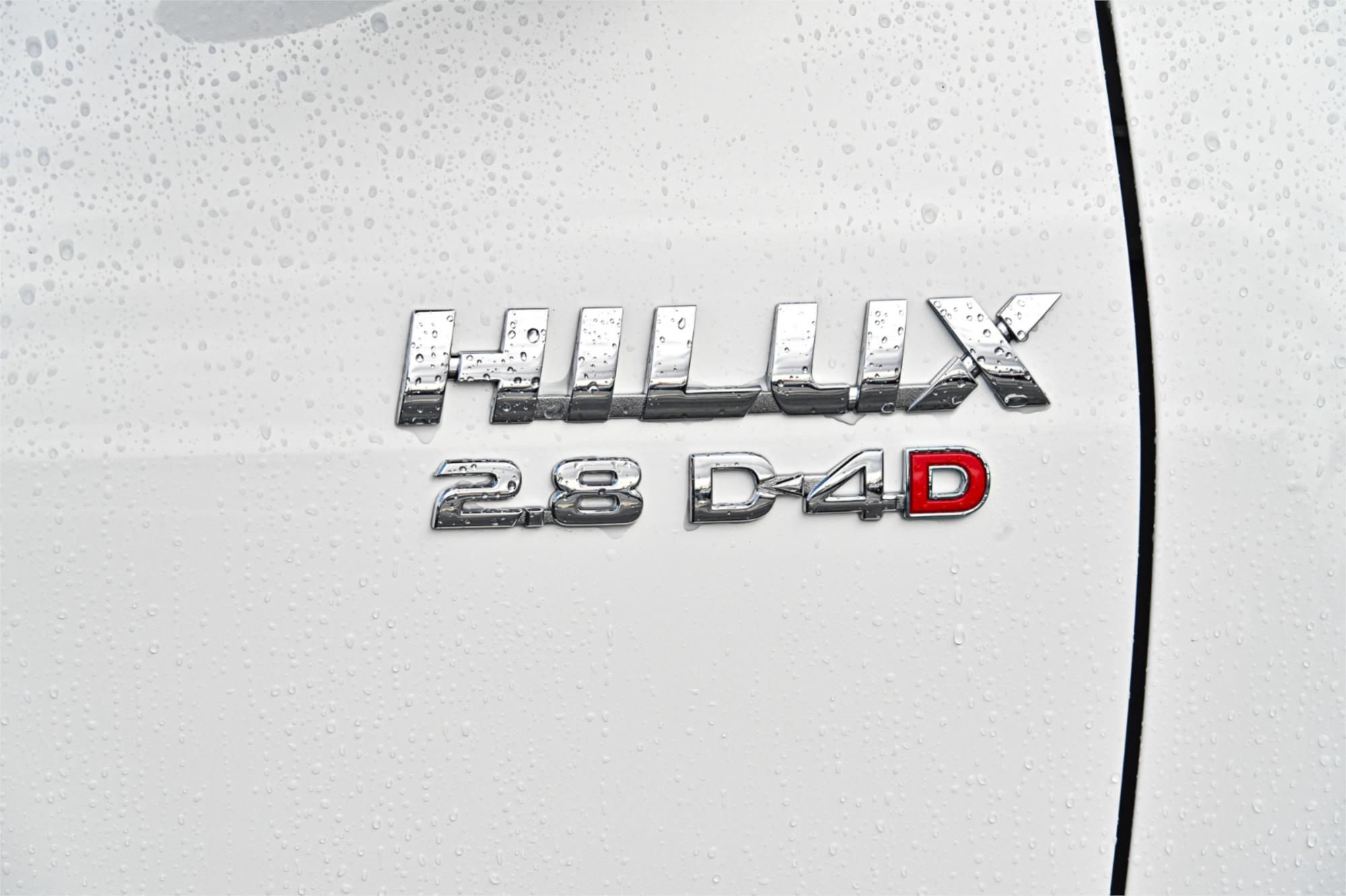 2015 TOYOTA HILUX GUN126R SR (4x4) 6 SP AUTOMATIC DUAL C/CHAS