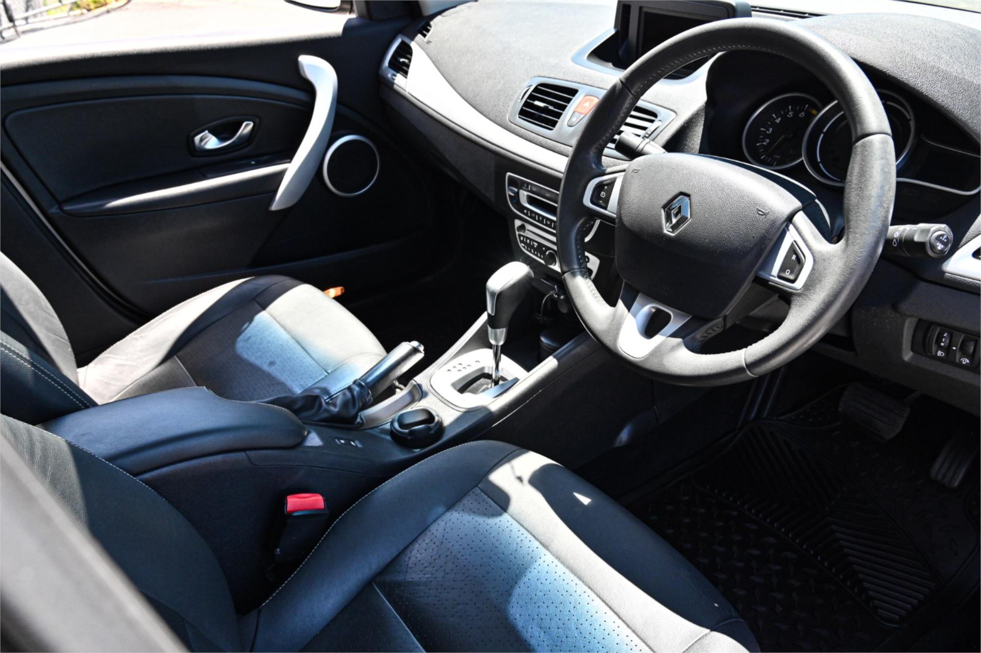 2011 RENAULT MEGANE III B32 PRIVILEGE CONTINUOUS VARIABLE HATCHBACK