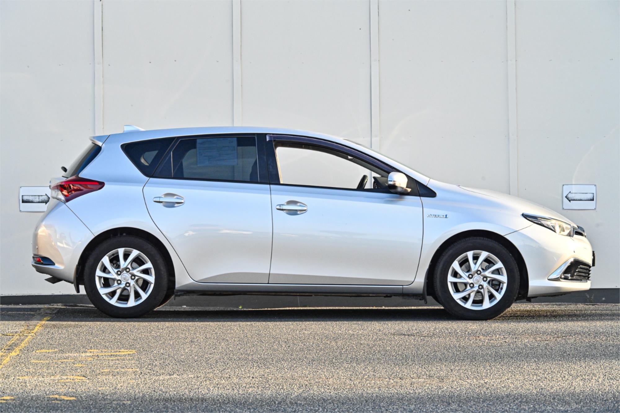 2017 TOYOTA COROLLA ZWE186R MY16 HYBRID CONTINUOUS VARIABLE 5D HATCHBACK