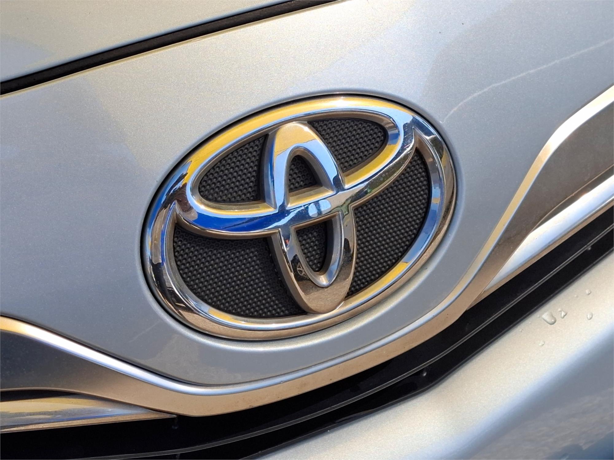 2010 TOYOTA CAMRY AHV40R HYBRID CONTINUOUS VARIABLE 4D SEDAN