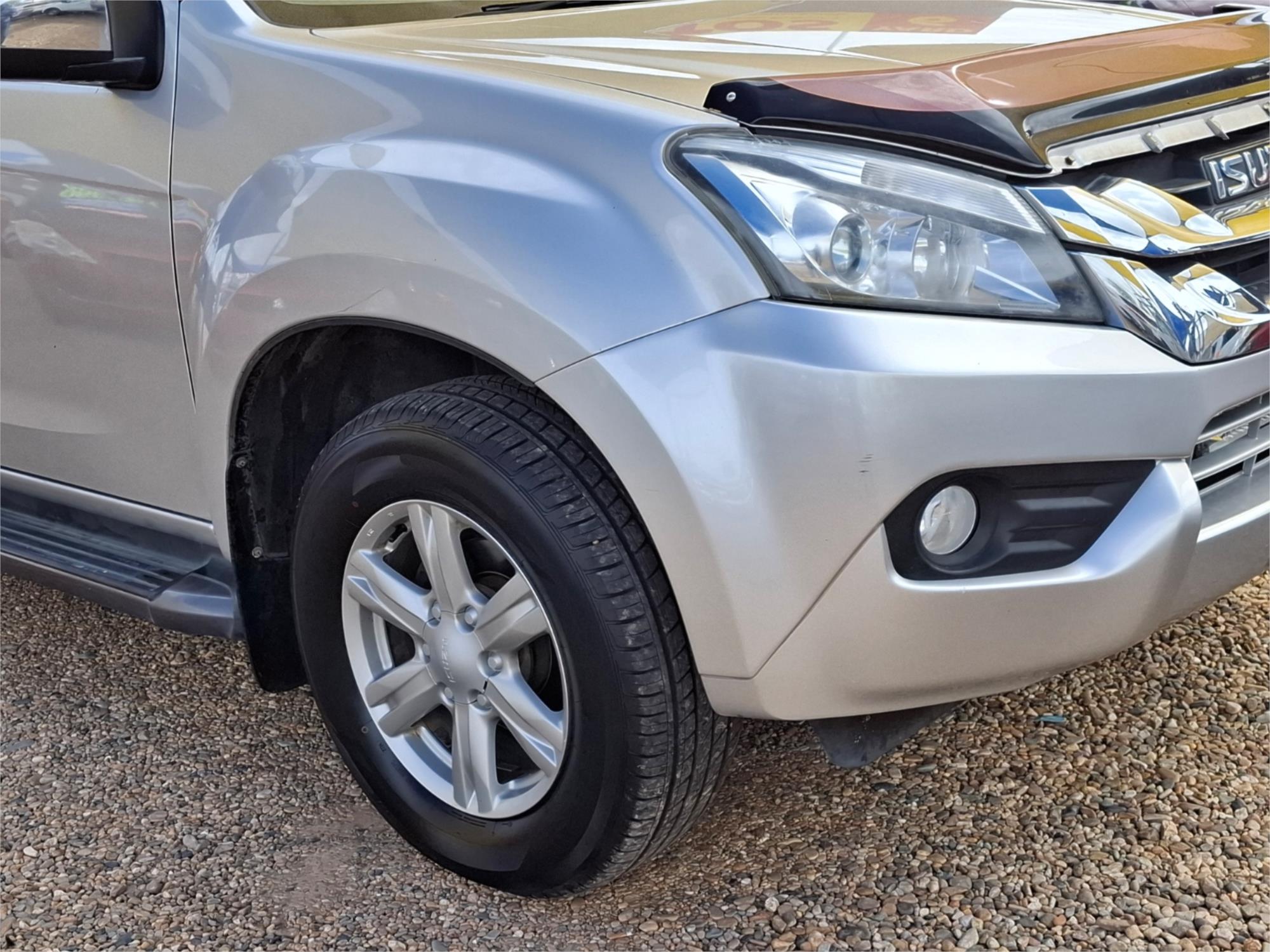 2016 ISUZU MU-X UC MY15 LS-T (4x2) 5 SP AUTOMATIC 4D WAGON
