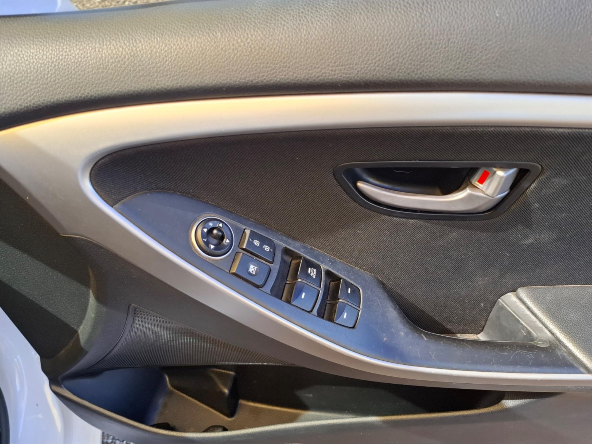 2014 HYUNDAI i30 GD SE 6 SP AUTOMATIC 3D HATCHBACK