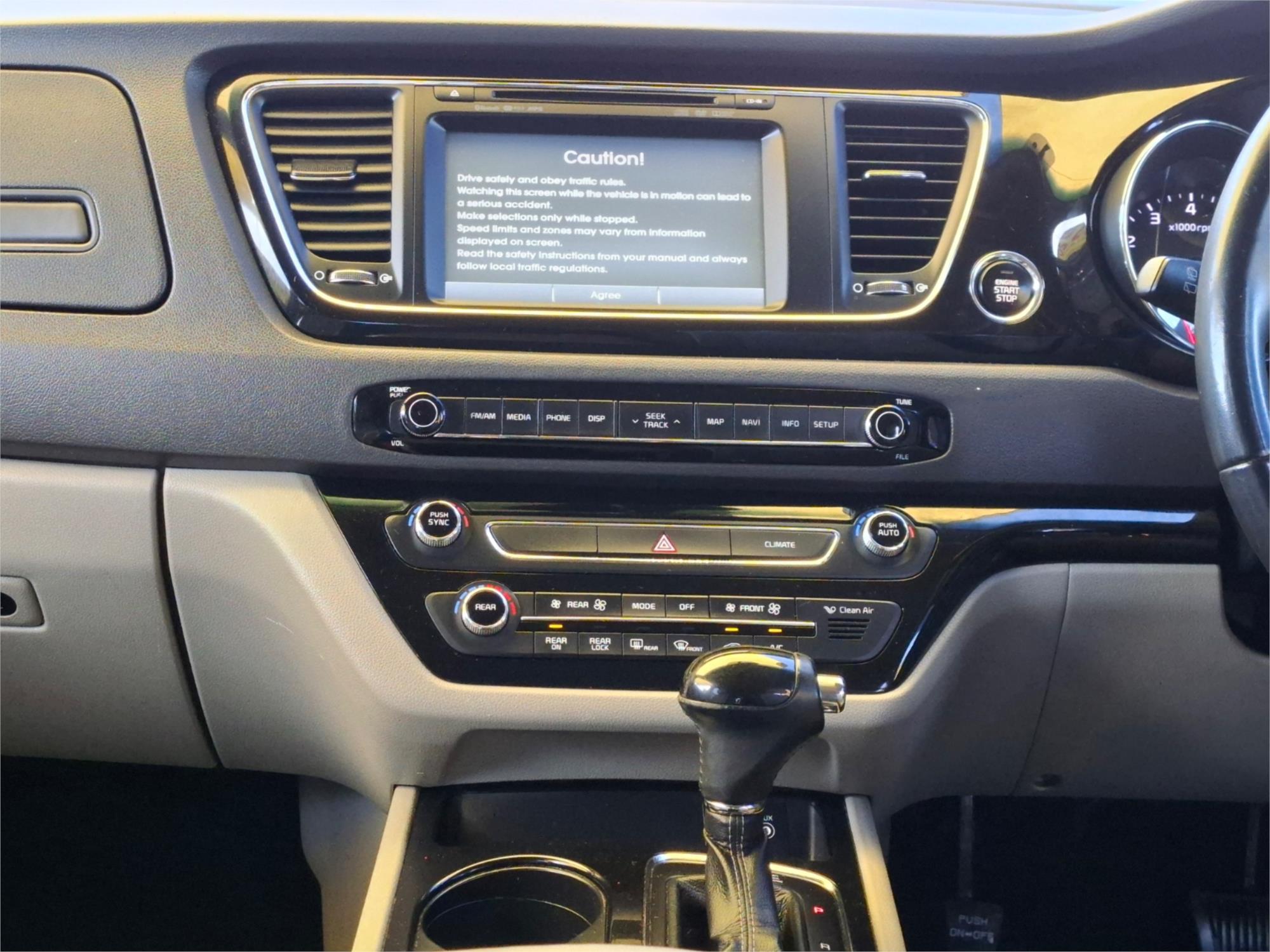 2016 KIA CARNIVAL YP MY16 UPDATE SLi 6 SP AUTOMATIC 4D WAGON
