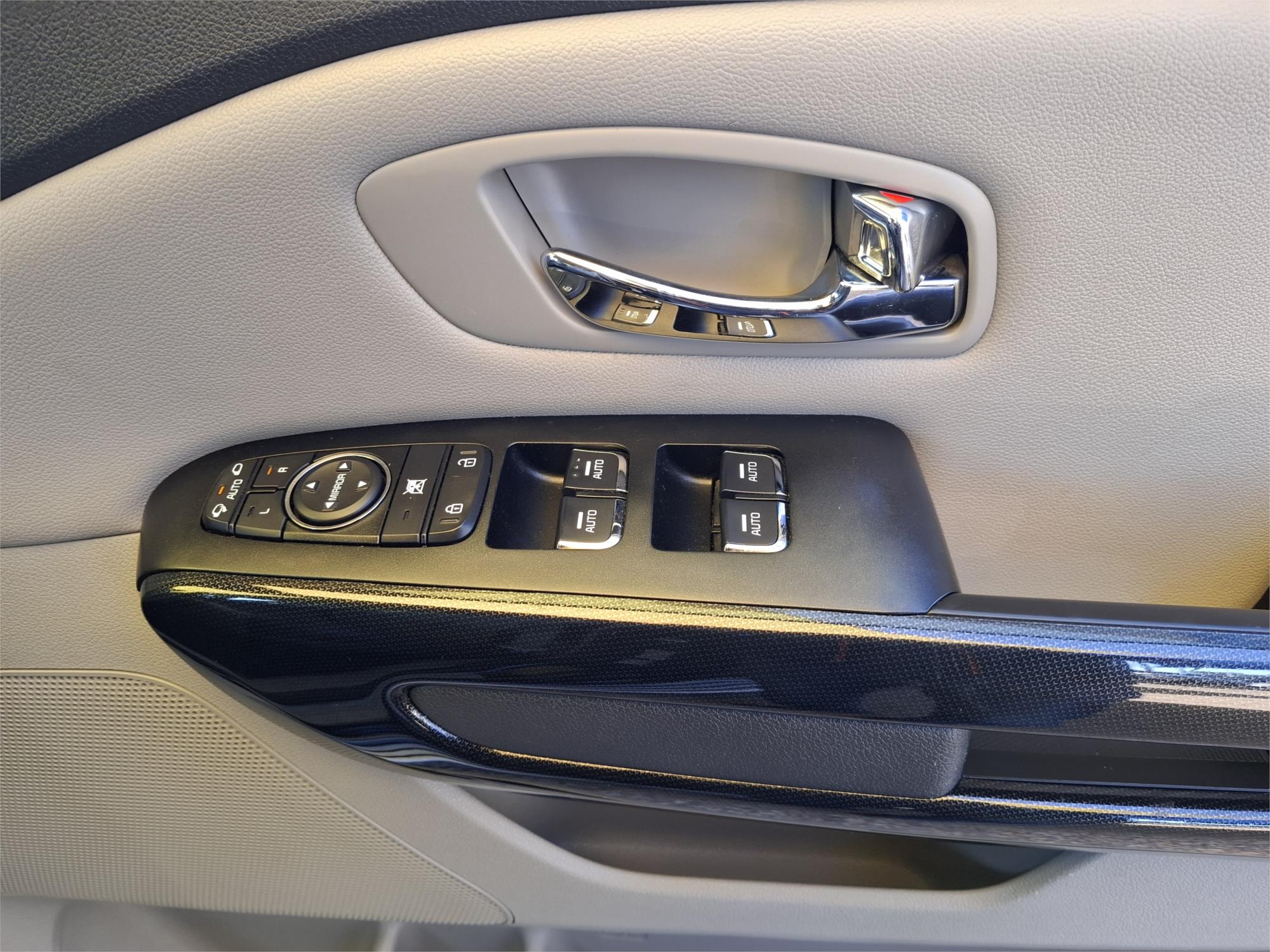 2016 KIA CARNIVAL YP MY16 UPDATE SLi 6 SP AUTOMATIC 4D WAGON