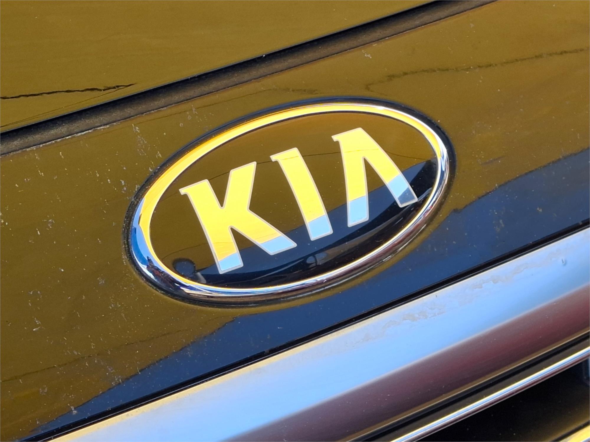 2016 KIA CARNIVAL YP MY16 UPDATE SLi 6 SP AUTOMATIC 4D WAGON