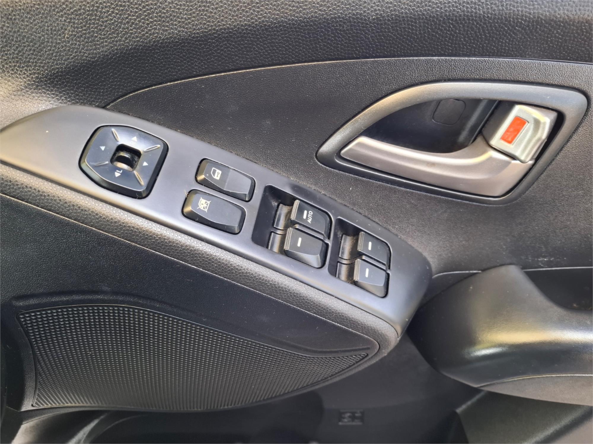 2011 HYUNDAI iX35 LM MY11 ACTIVE (FWD) 5 SP MANUAL 4D WAGON