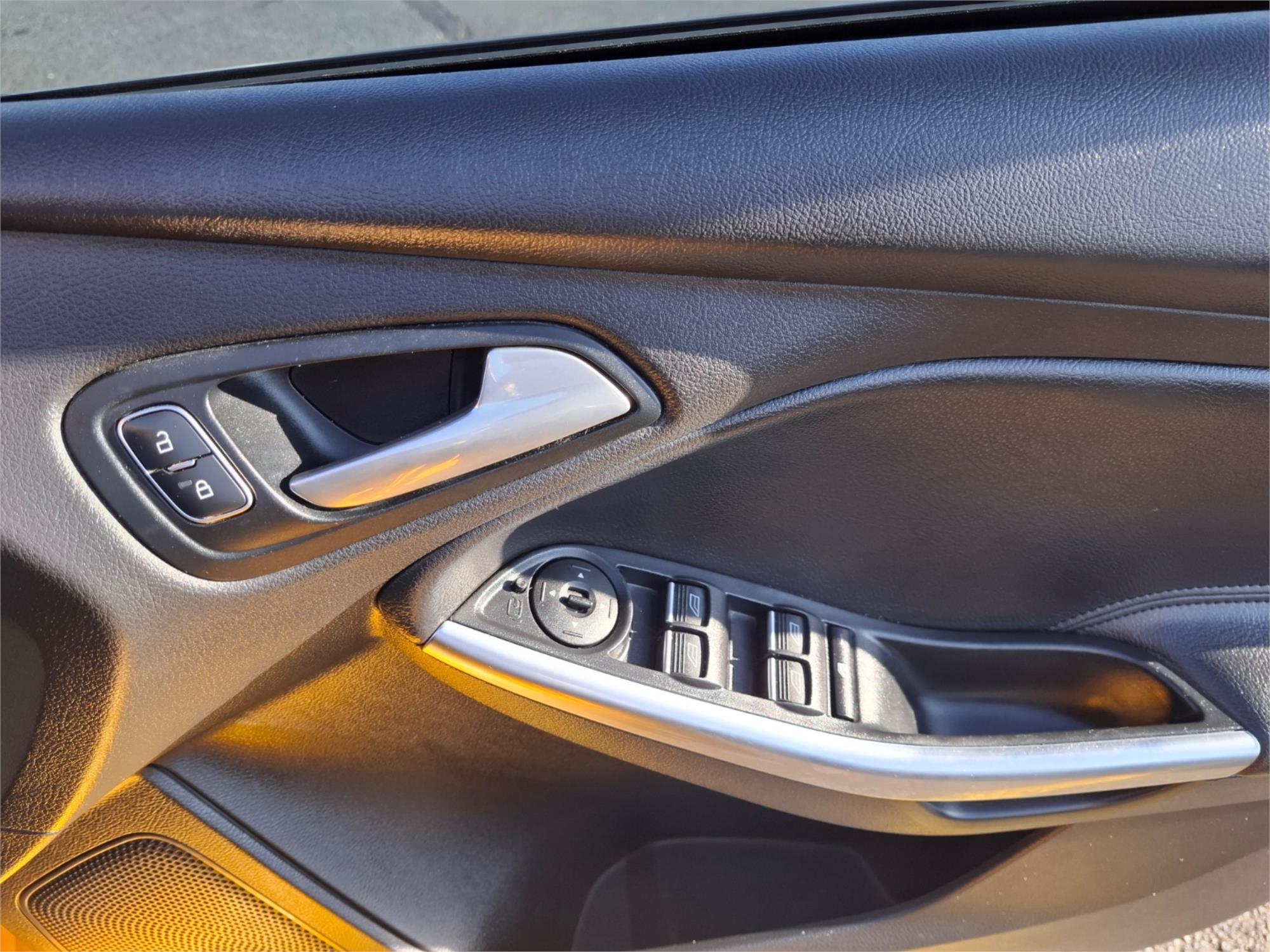 2015 FORD FOCUS LZ ST2 6 SP MANUAL 5D HATCHBACK