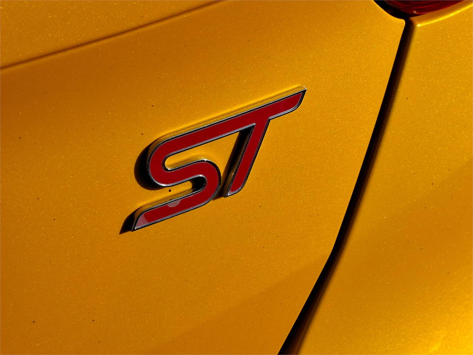 2015 FORD FOCUS LZ ST2 6 SP MANUAL 5D HATCHBACK