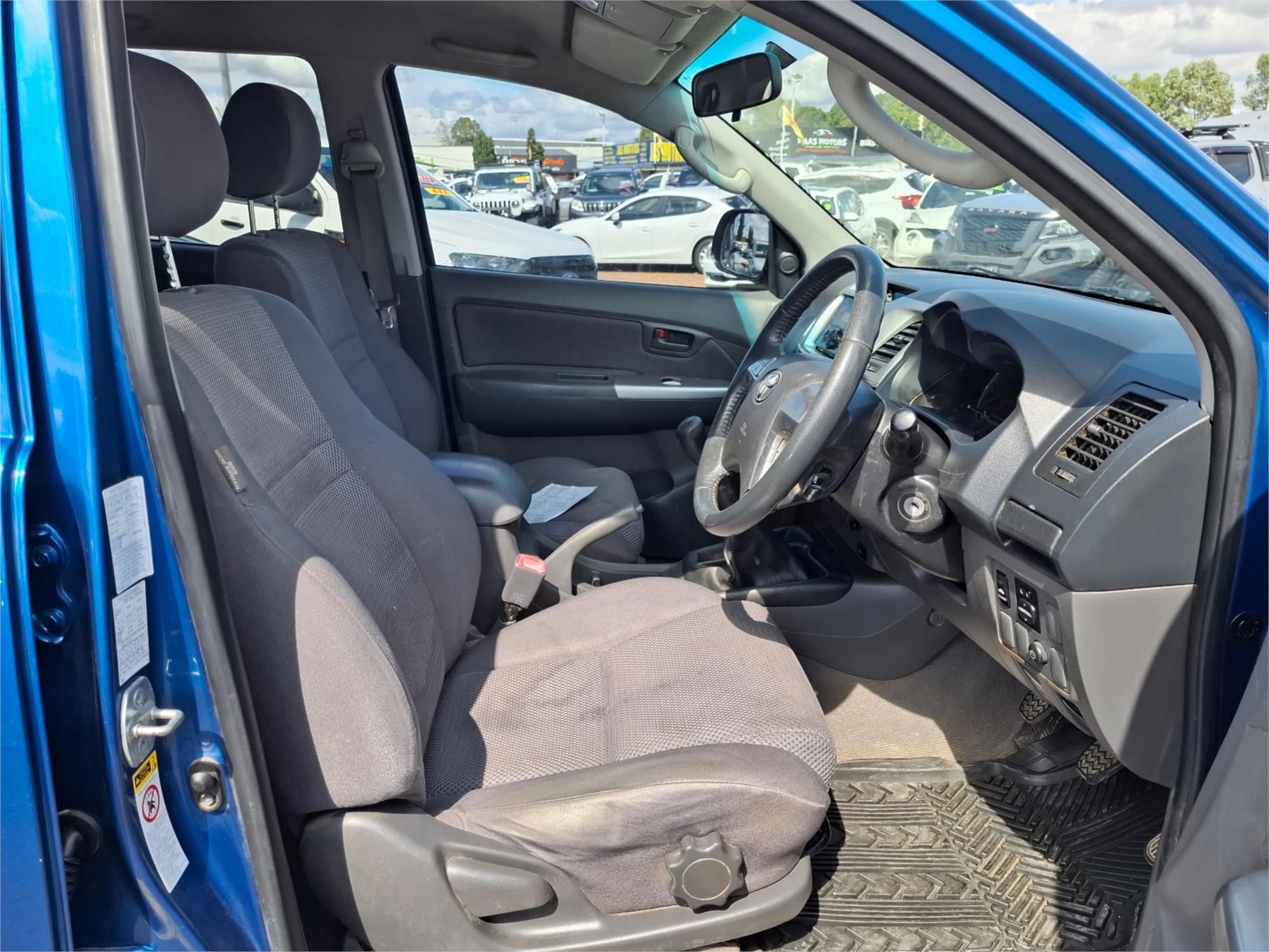 2013 TOYOTA HILUX KUN26R MY12 SR5 (4x4) 5 SP MANUAL DUAL CAB P/UP