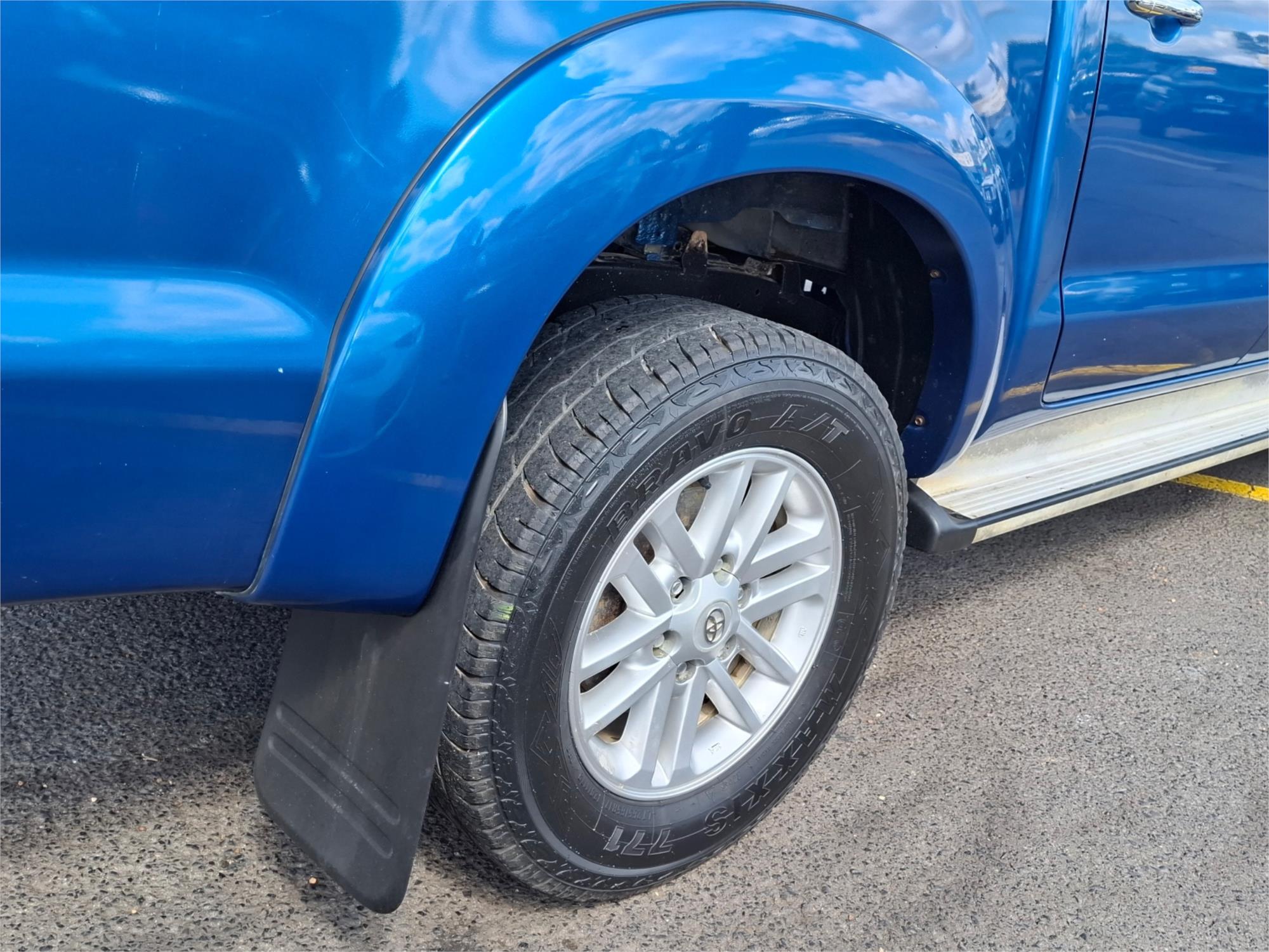 2013 TOYOTA HILUX KUN26R MY12 SR5 (4x4) 5 SP MANUAL DUAL CAB P/UP