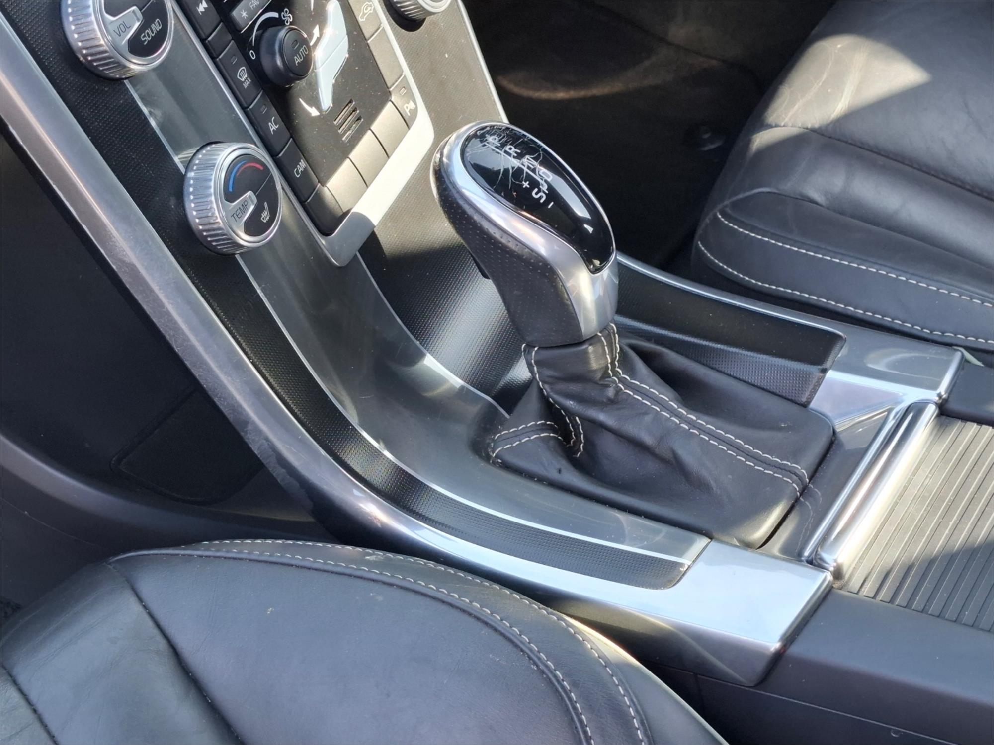 2015 VOLVO XC60 DZ MY15 T6 LUXURY 6 SP AUTOMATIC GEARTRONIC 4D WAGON