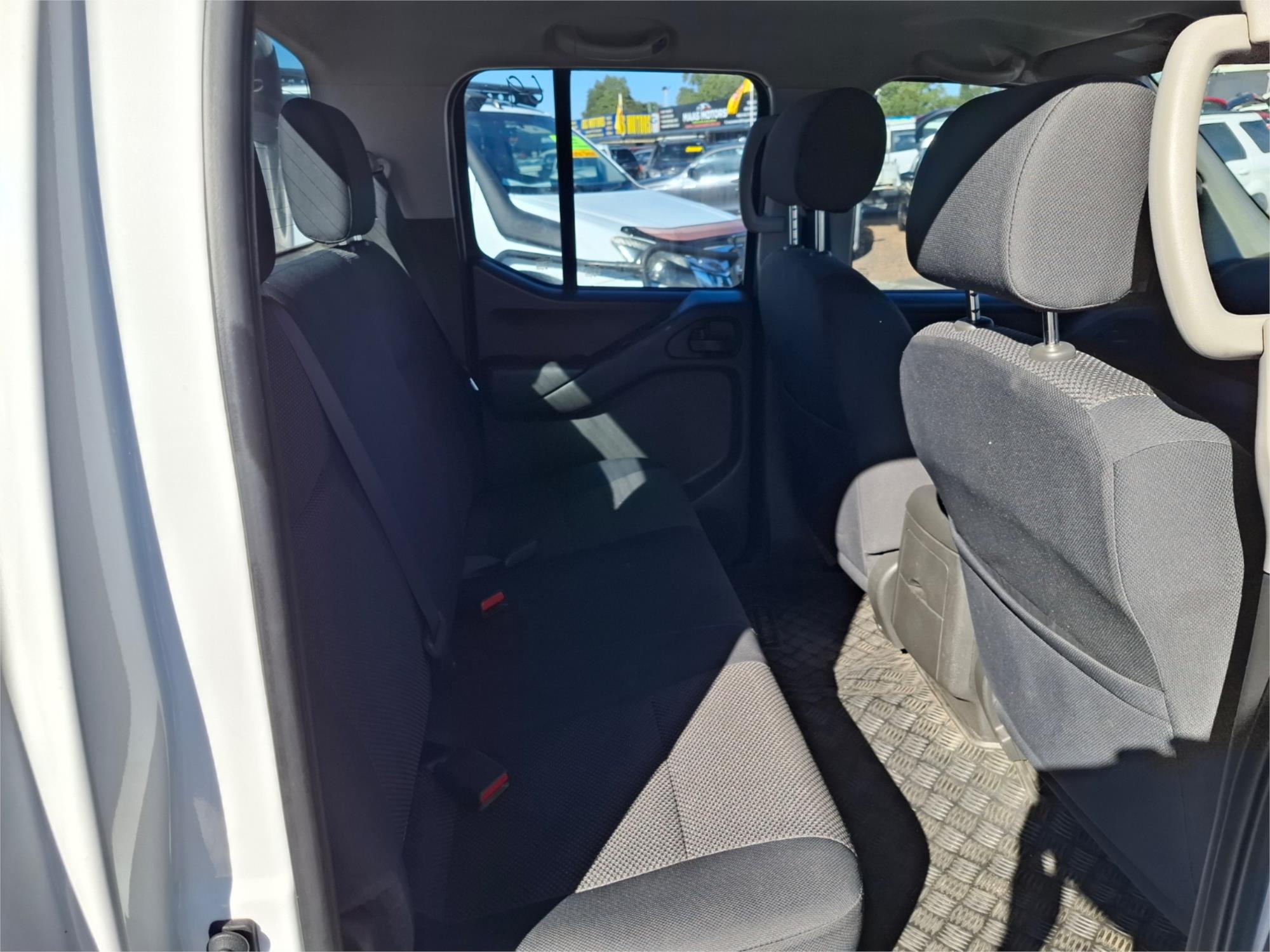 2015 NISSAN NAVARA D40 RX SILVERLINE SE (4x4) 5 SP AUTOMATIC DUAL CAB P/UP