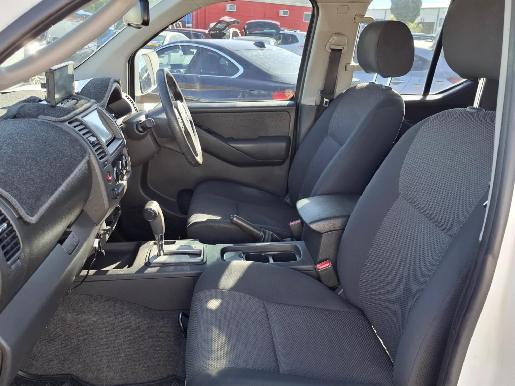 2015 NISSAN NAVARA D40 RX SILVERLINE SE (4x4) 5 SP AUTOMATIC DUAL CAB P/UP