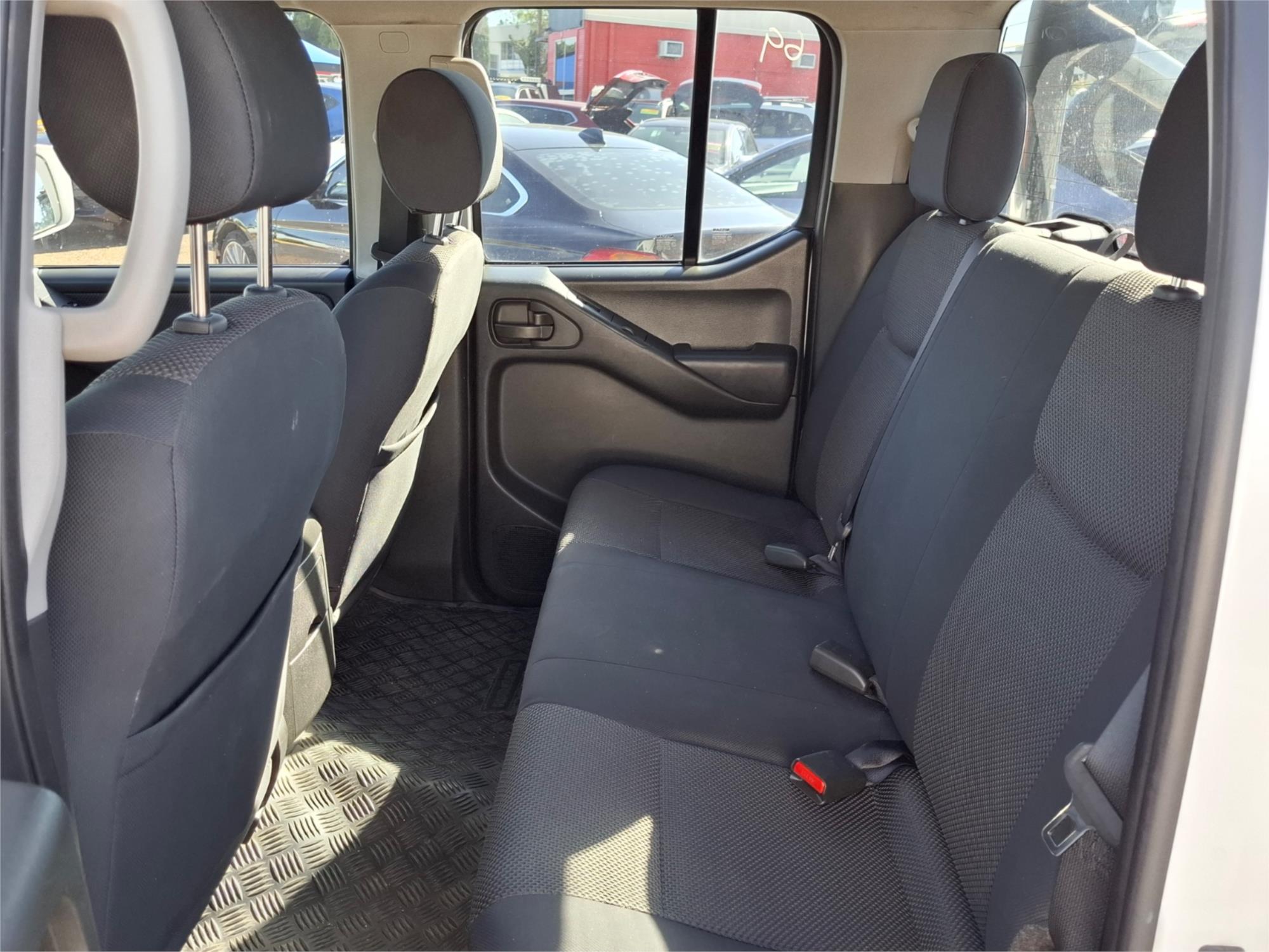 2015 NISSAN NAVARA D40 RX SILVERLINE SE (4x4) 5 SP AUTOMATIC DUAL CAB P/UP